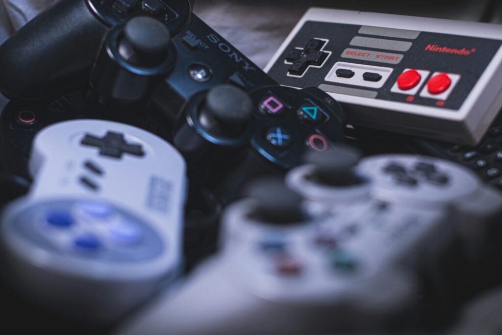 Manette de console rétrogaming PlayStation et Nintendo